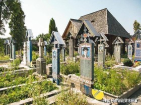 坟前立块墓碑是不可或缺的重要内容